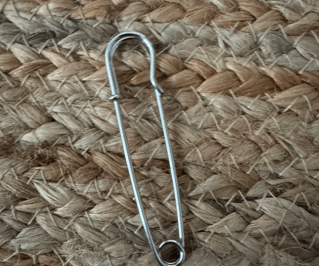 Broche en métal 