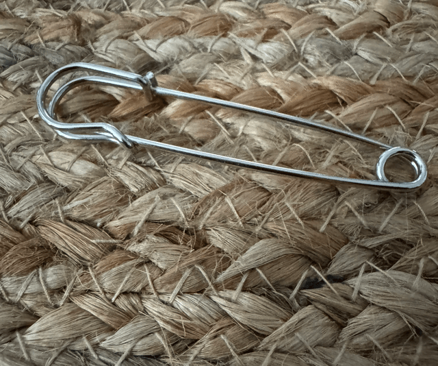 Broche en métal 
